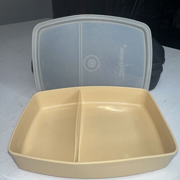 Vintage Tupperware 813-3 Divided Snack & Sandwich Container W/Lid 814-4 Almond - Picture 1 of 11
